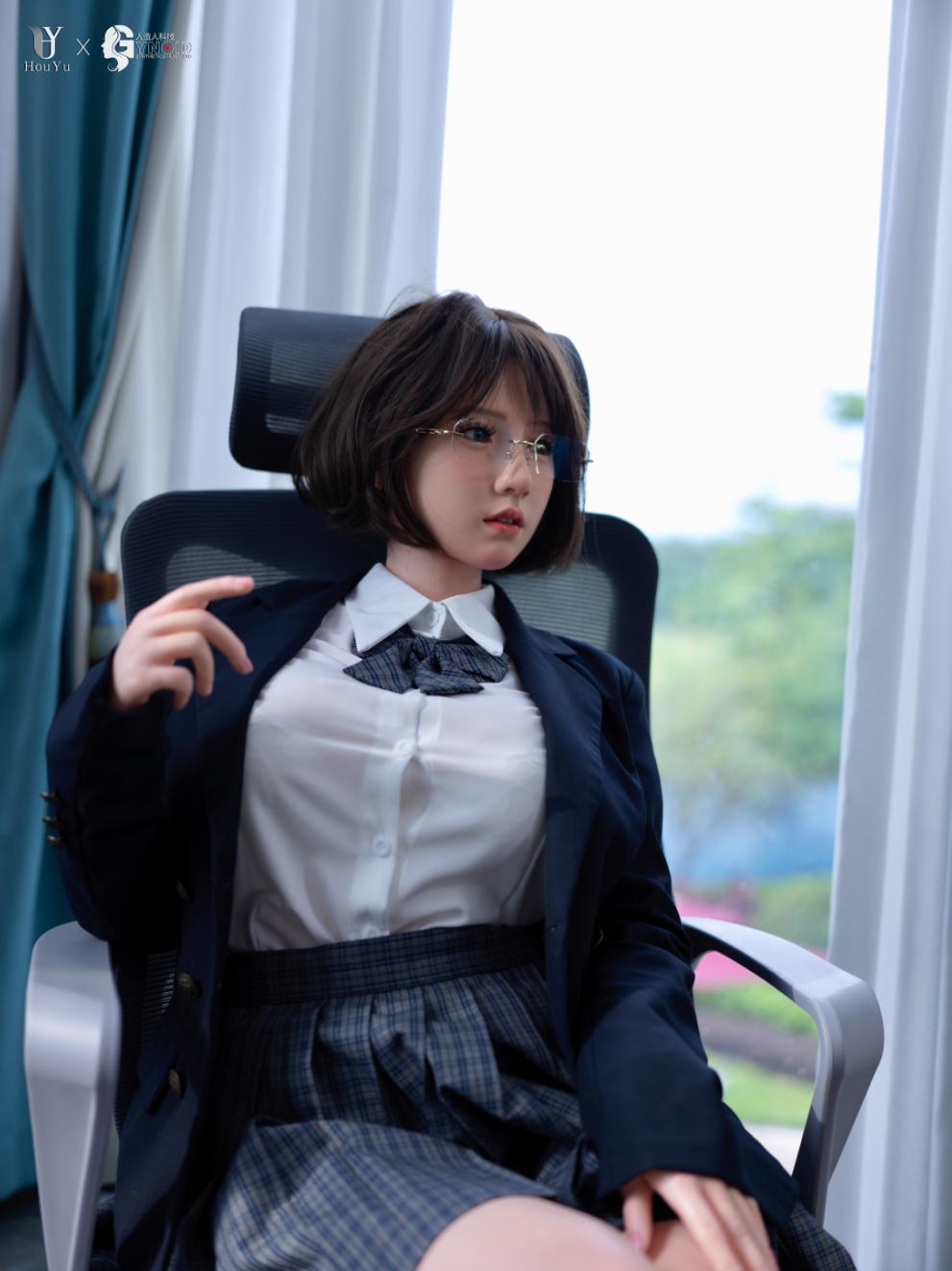 Sex doll Elle (HouYu Doll 150cm F-cup silicone)