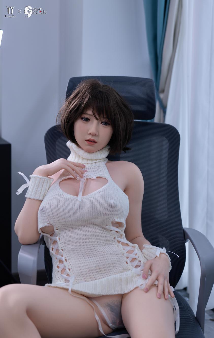 Sex doll Elle (HouYu Doll 150cm F-cup silicone)