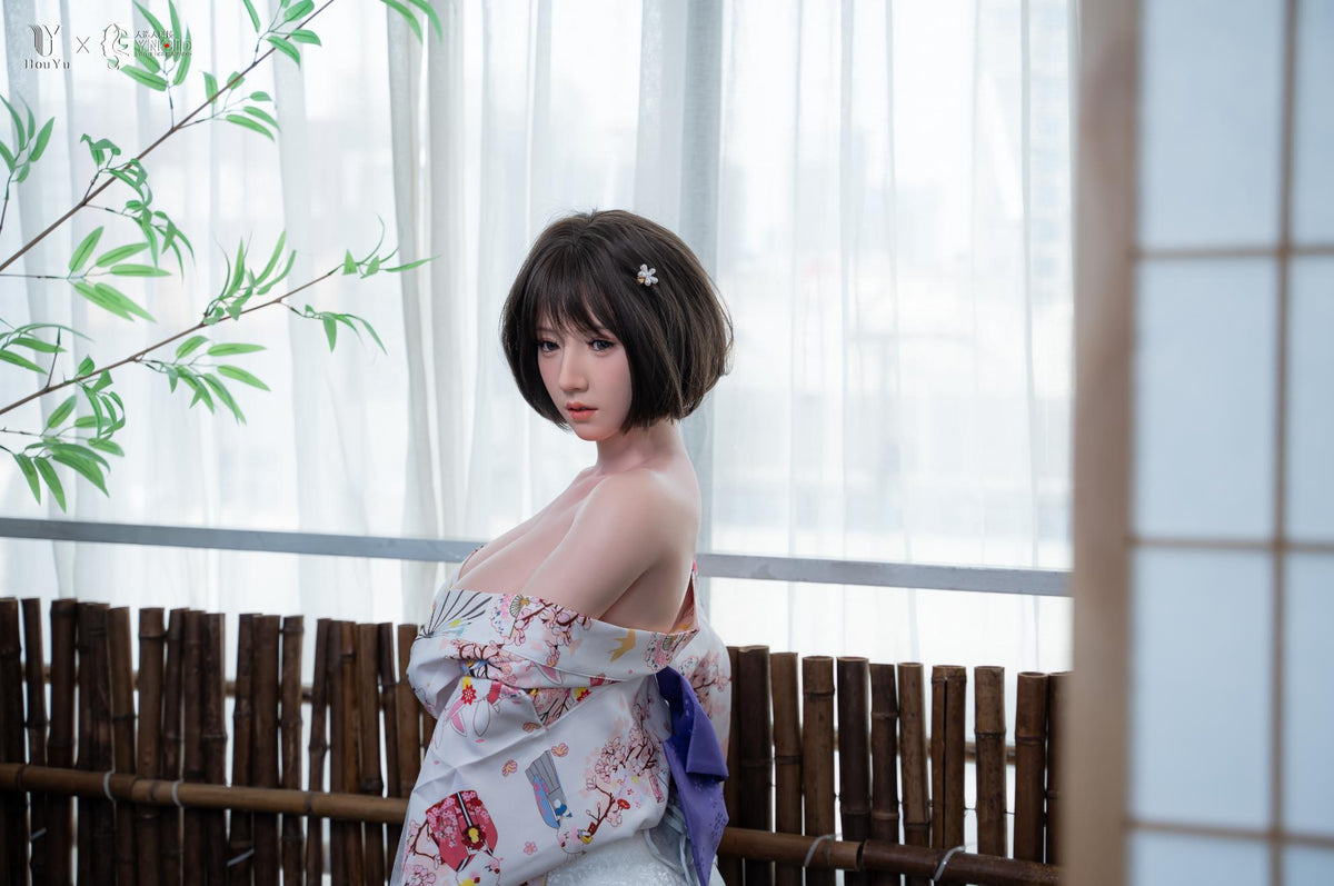 Sex doll Elle (HouYu Doll 150cm F-cup silicone)