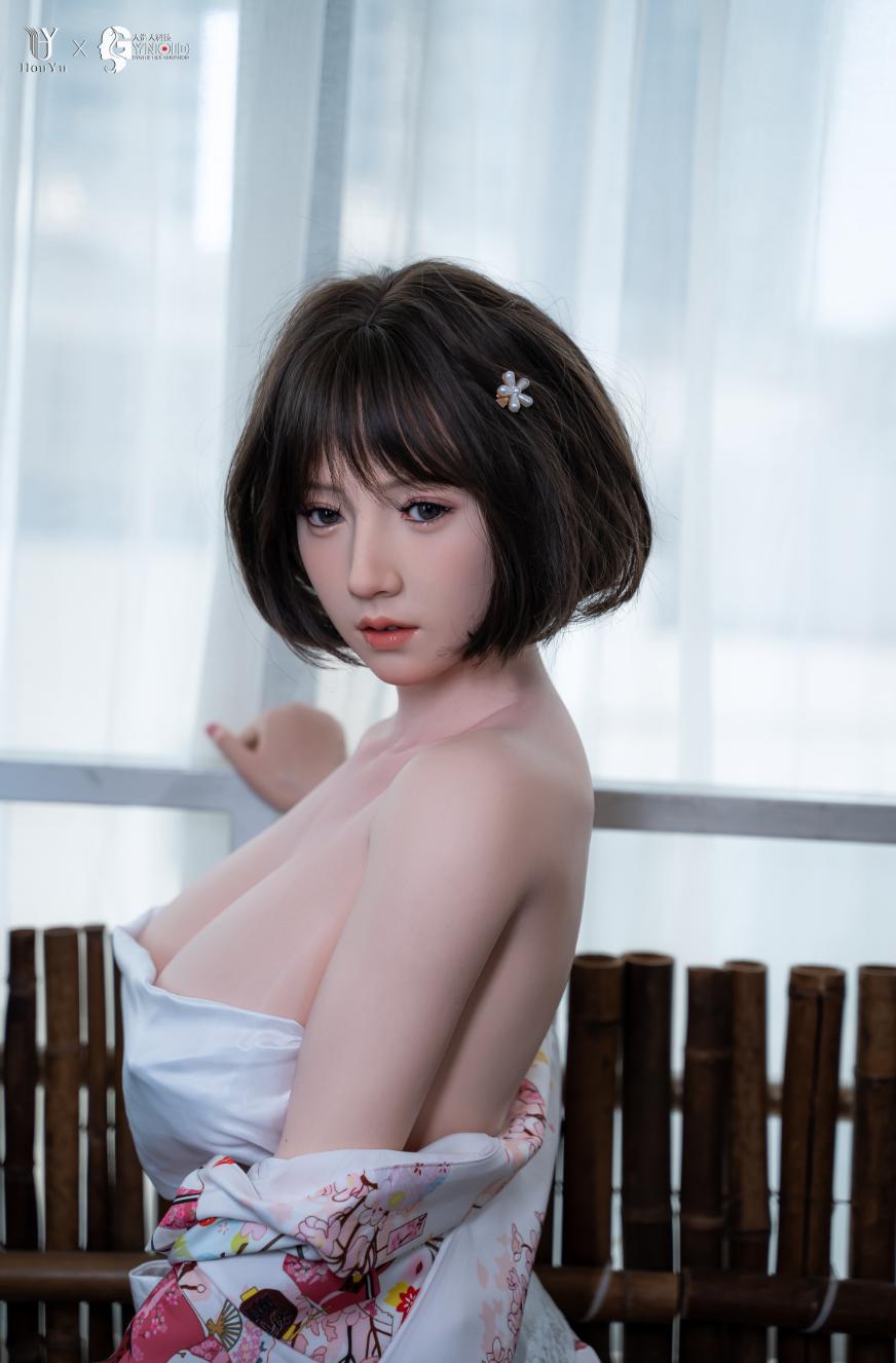 Sex doll Elle (HouYu Doll 150cm F-cup silicone)