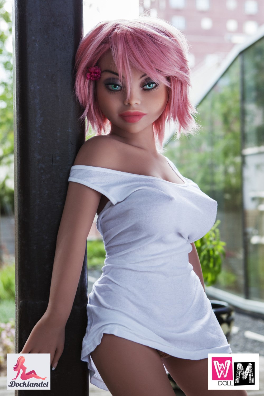 Dvärg-sexdocka från WM-Doll. En mini-sexdocka med rosa hår och stort huvud. Denna sexdocka ser ut som en dvärg. För dina vildaste fantasier!