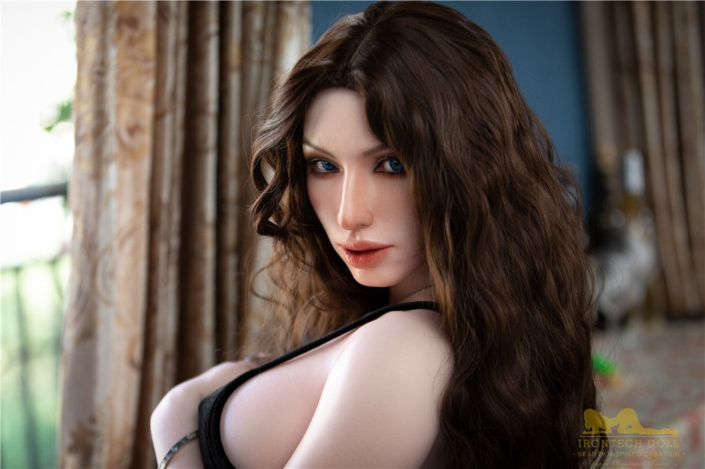 Esmeralda Sex doll (Irontech Doll 166cm C-cup P28 silicone)